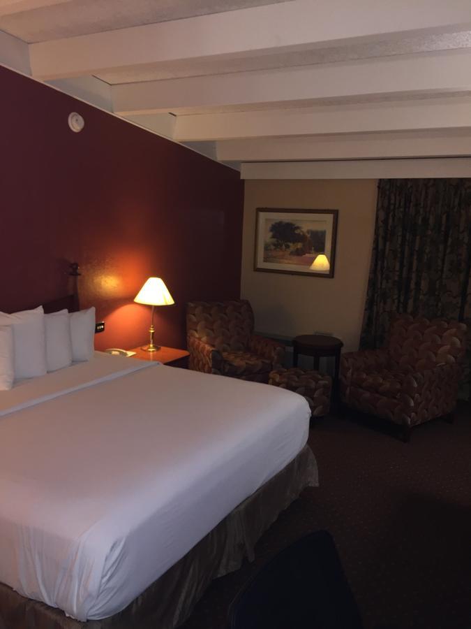 Rodeway Inn & Suites Rockford Exterior foto
